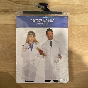 Doctor’s Lab Coat Halloween Costume, Unixsex standard size BNWT